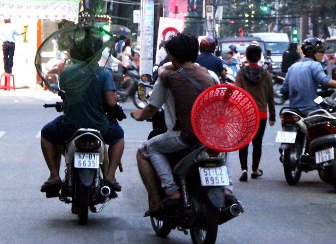 Chùm[-]ảnh[-]"Đội[-]quân"[-]cướp[-]cô[-]hồn[-]gây[-]náo[-]loạn[-]Sài[-]Gòn